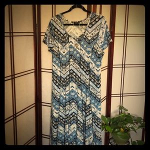 Beautiful flowered maxi dress -Petite